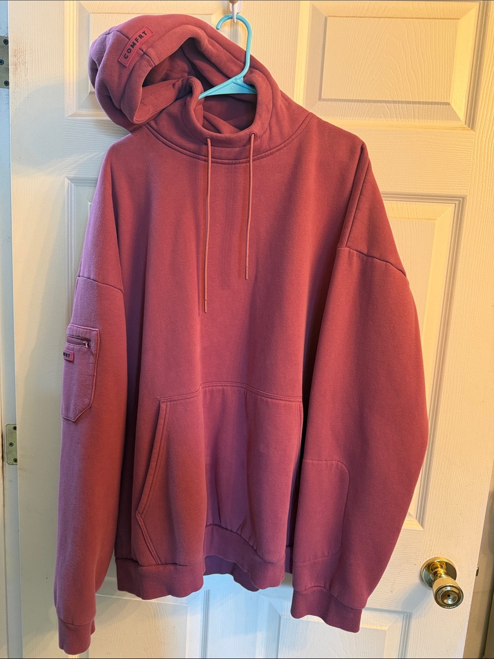 Comfrt airplane mode travel hoodie berry 3x